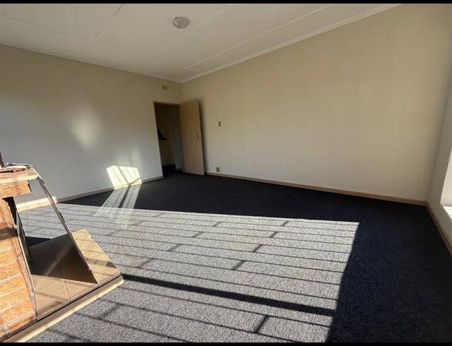 3 BEDROOM HOUSE FOR SALE IN VANDERBIJLPARK CE 2